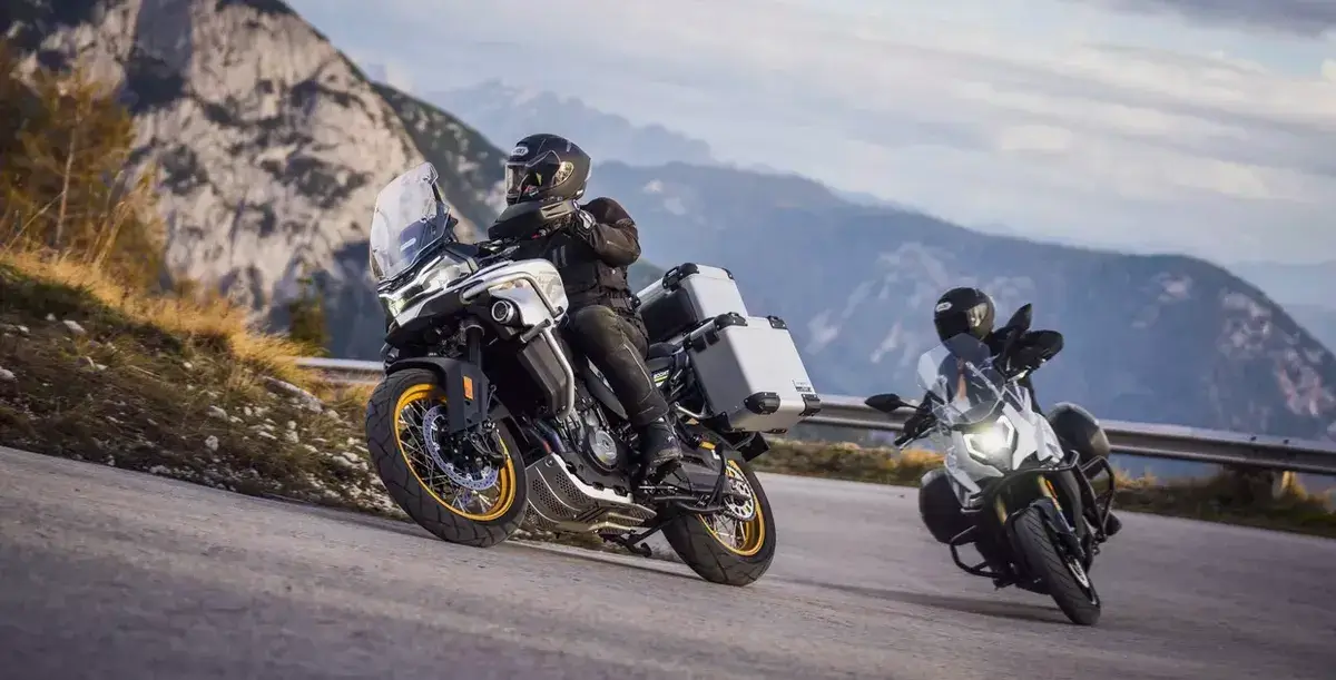 cfmoto hero image mt touring both 03